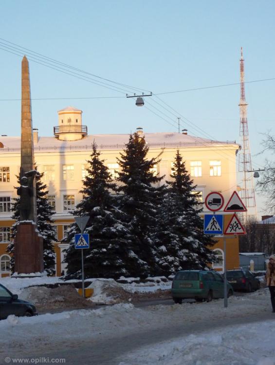 Обелиск и телебашня