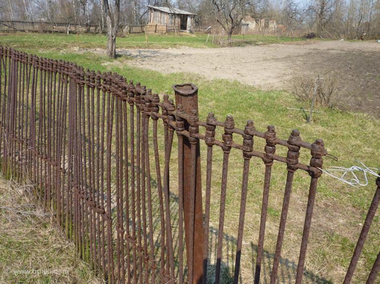 Забор любопытной конструкции