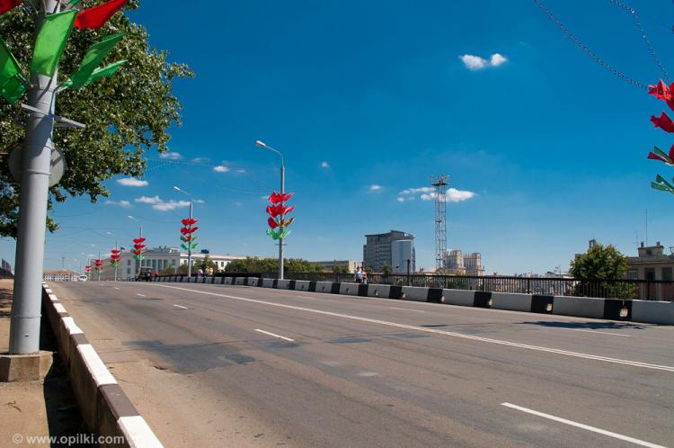 Флаги повесили